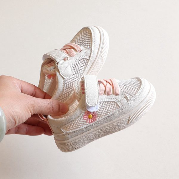 Tikitud lille- ja takjakinnitusega beebikingad