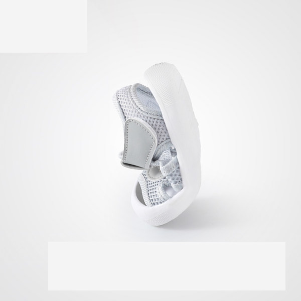 Siltide ja takjapaelaga võrkkangast beebisandaalid