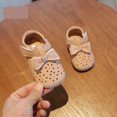 Beebi helendavad takjakinnitusega sandaalid tüdrukutele