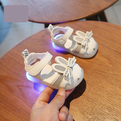 Beebi helendavad takjakinnitusega sandaalid tüdrukutele