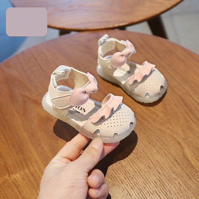 Beebi helendavad takjakinnitusega sandaalid tüdrukutele