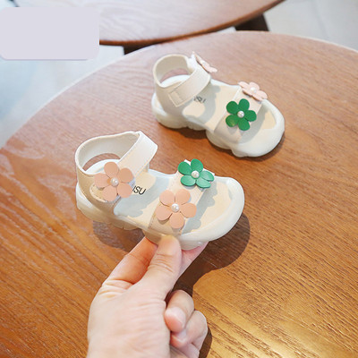 Beebi helendavad takjakinnitusega sandaalid tüdrukutele