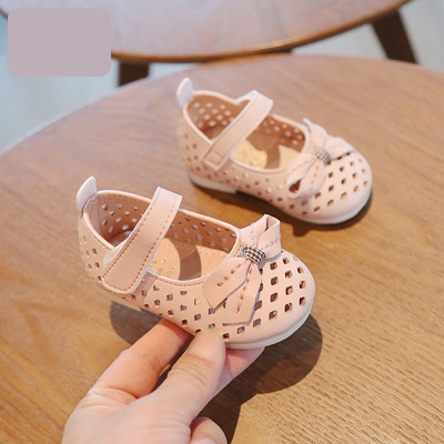 Beebi helendavad takjakinnitusega sandaalid tüdrukutele