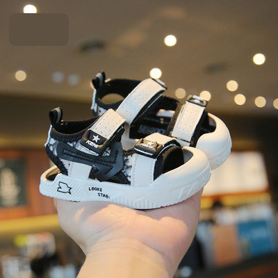 Takjakinnitusega beebisuvised sandaalid poistele