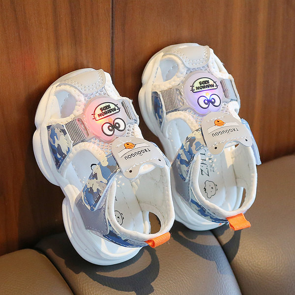 Kahes värvitoonis helendavad takjapaelaga sandaalid