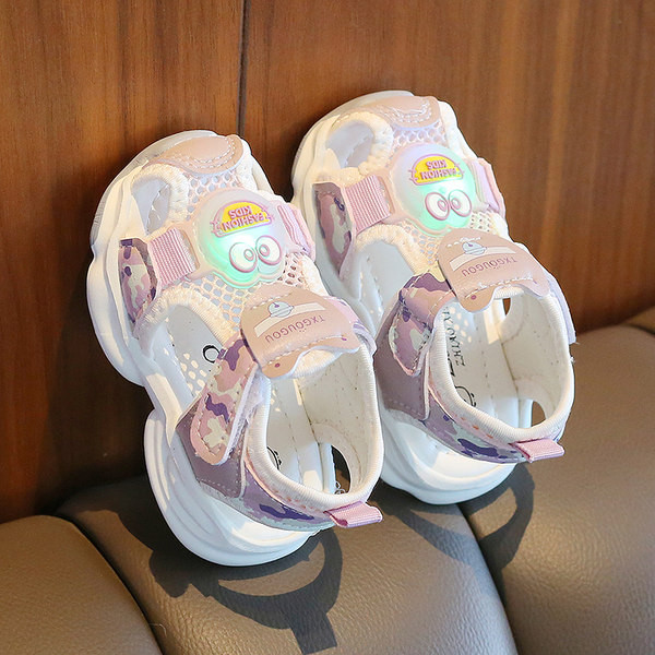 Kahes värvitoonis helendavad takjapaelaga sandaalid