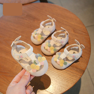 Бебешки сандали с велкро закопчаване и 3D декорация 