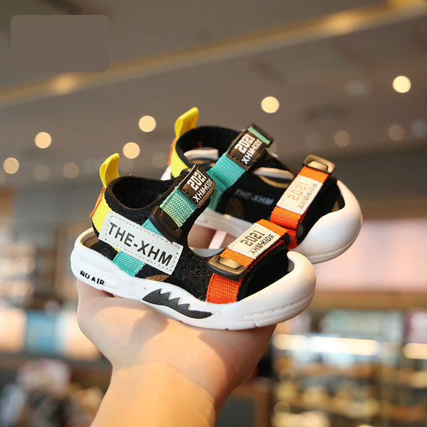 Beebi sandaalid kirja ja lameda tallaga