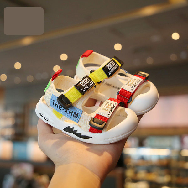 Beebi sandaalid kirja ja lameda tallaga