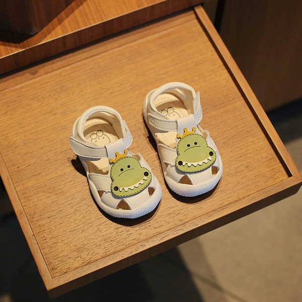 Suvised beebikinnised sandaalid poistele 3D-rakendusega