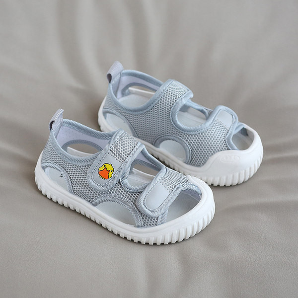 Takjakinnitusega ja pehme tallaga sandaalid beebidele