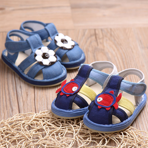 Kleebistega beebisandaalid tüdrukutele ja poistele - mitu mudelit