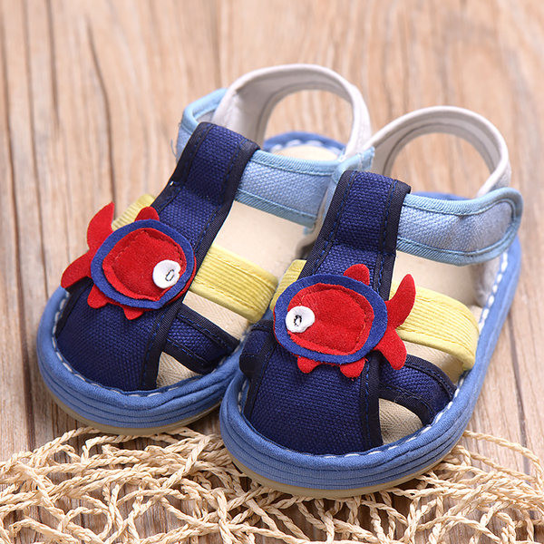 Kleebistega beebisandaalid tüdrukutele ja poistele - mitu mudelit