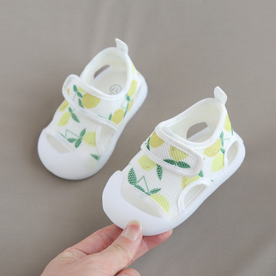 Unisex mudeli beebisandaalid libisemiskindla tallaga