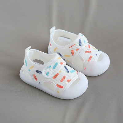 Unisex mudeli beebisandaalid libisemiskindla tallaga