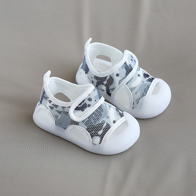 Unisex mudeli beebisandaalid libisemiskindla tallaga