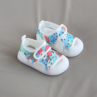 Unisex mudeli beebisandaalid libisemiskindla tallaga