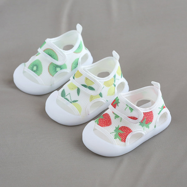 Unisex mudeli beebisandaalid libisemiskindla tallaga