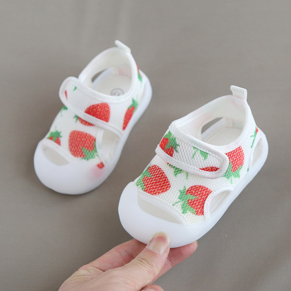 Unisex mudeli beebisandaalid libisemiskindla tallaga