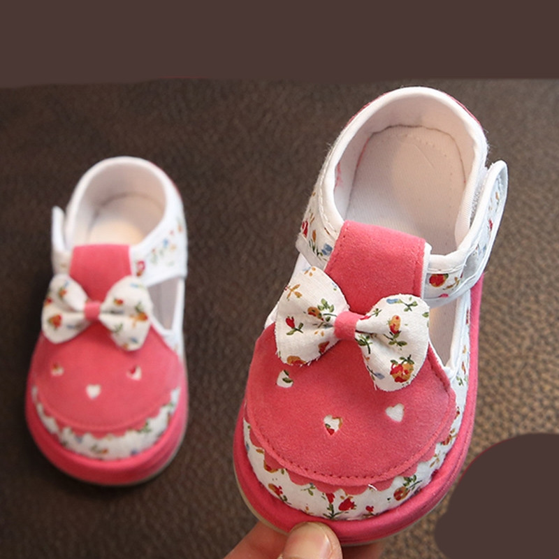 Бебешки ежедневни сандали с лепенки в няколко цвята