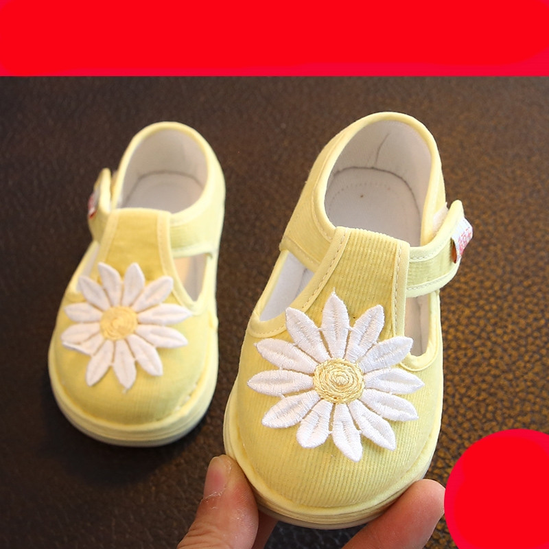 Бебешки ежедневни сандали с лепенки в няколко цвята