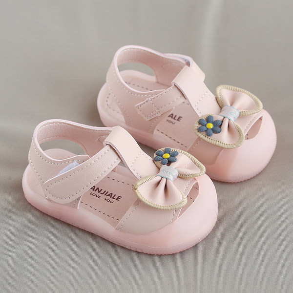 Paela ja pehme tallaga beebisandaalid