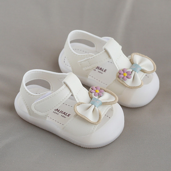 Paela ja pehme tallaga beebisandaalid