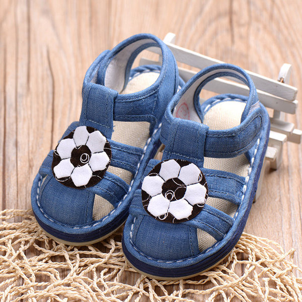 Детски сандали с равна подметка и лепенки - различни апликации