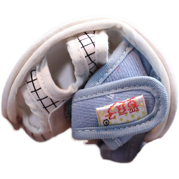 Pehmete talla ja plaastritega beebisandaalid