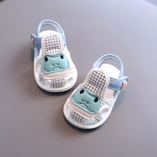 Pehmete talla ja plaastritega beebisandaalid