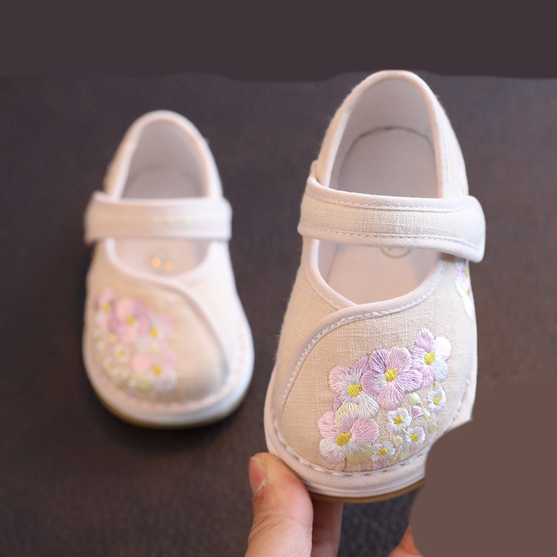 Beebi vabaajajalatsid roosa tikandiga