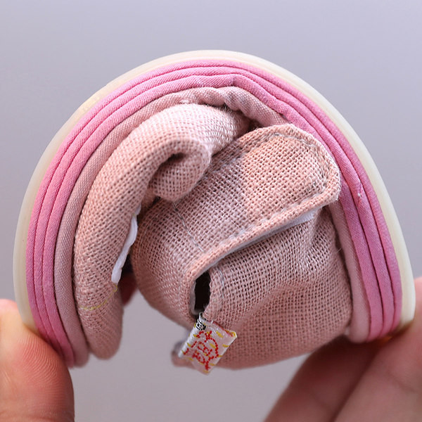 Kleebistega beebisandaalid tüdrukutele - kaks mudelit