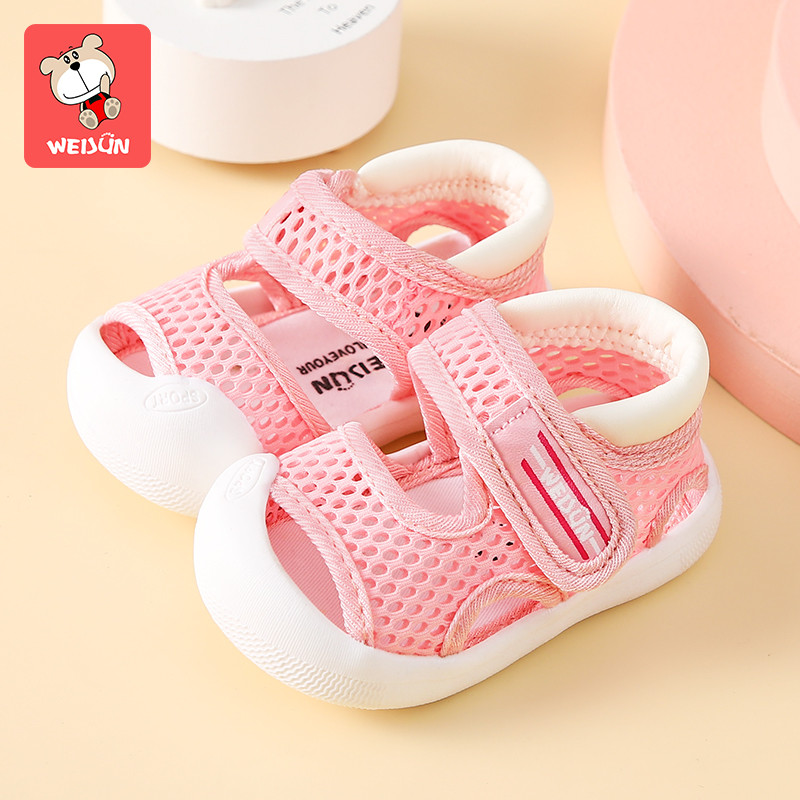 Võrkkanga ja plaastriga beebisandaalid