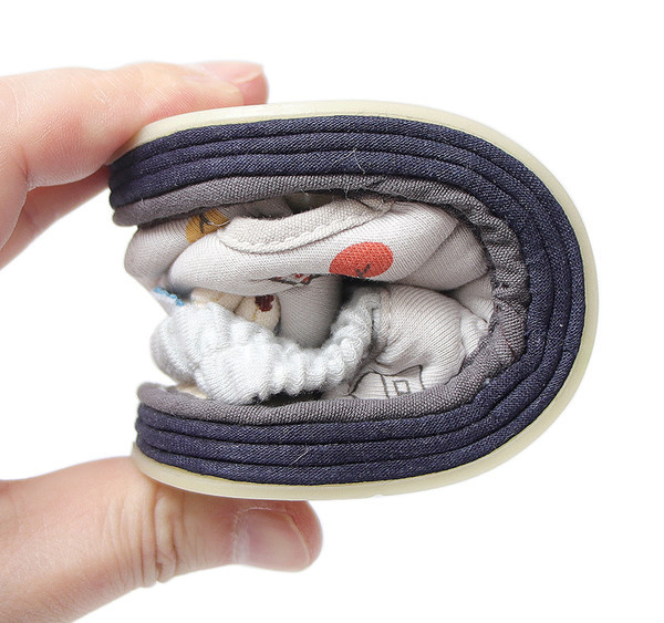 Beebi sandaalid elastse ja 3D elemendiga