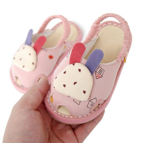 Beebi sandaalid elastse ja 3D elemendiga