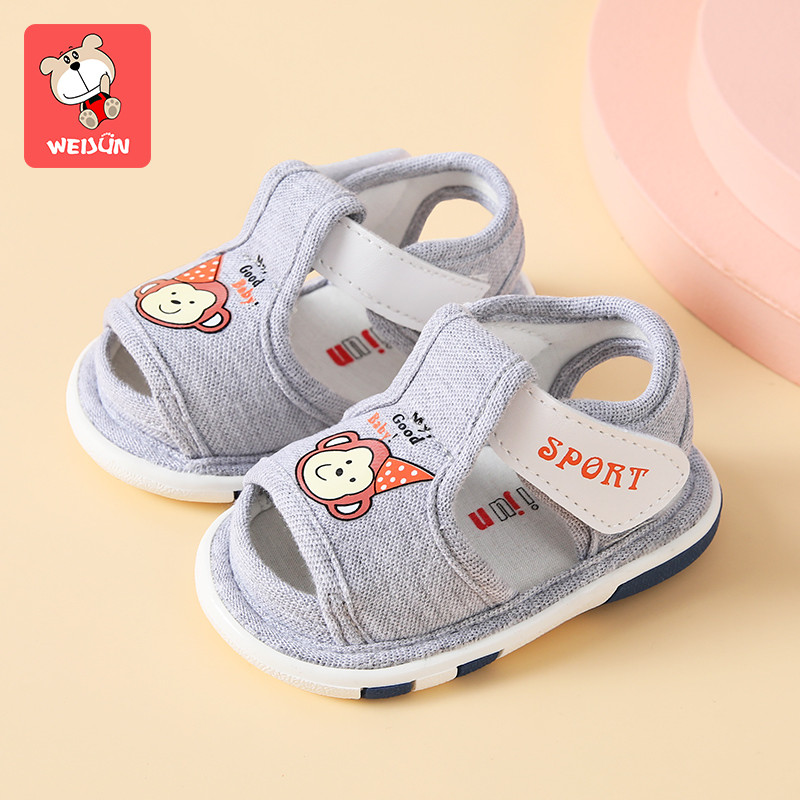 Aplikatsiooniga beebitekstiilist sandaalid