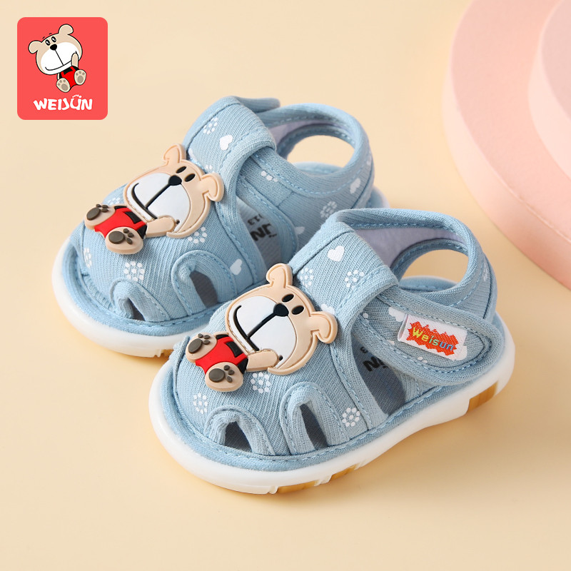 Aplikatsiooniga beebitekstiilist sandaalid