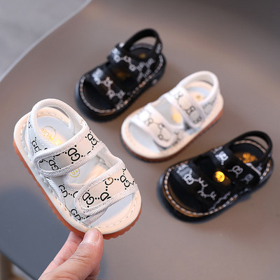 Бебешки сандали с лепенки в бял и черен цвят 