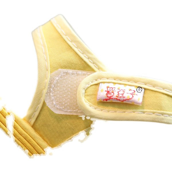 Lillekaunistusega kollased beebisandaalid