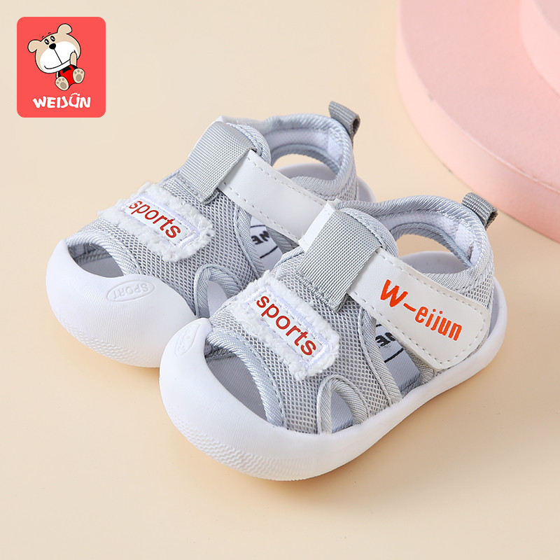 Kleebisega beebitekstiilist sandaalid poisile