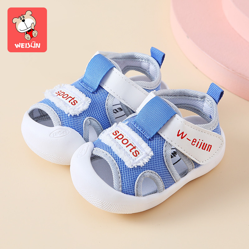 Kleebisega beebitekstiilist sandaalid poisile