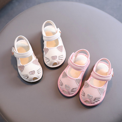 Бебешки сандали с 3D  елемент и лепенки
