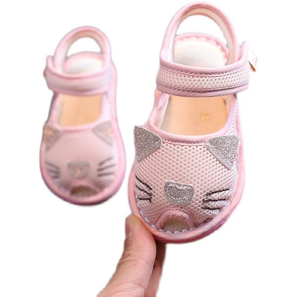 3D-elemendi ja kleebistega beebisandaalid