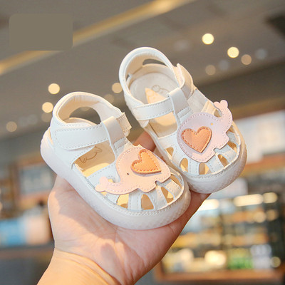 Beebi kinnised takjakinnituse ja aplikatsiooniga sandaalid