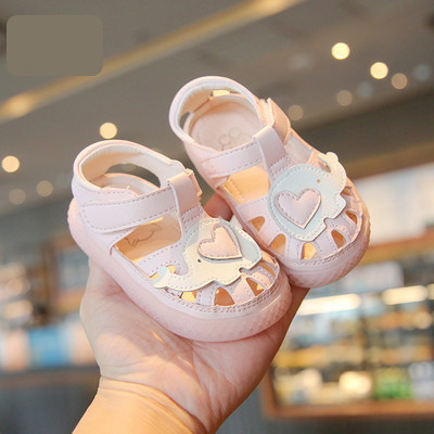 Beebi kinnised takjakinnituse ja aplikatsiooniga sandaalid