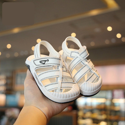 Takjakinnitusega ja lameda tallaga beebisandaalid poistele