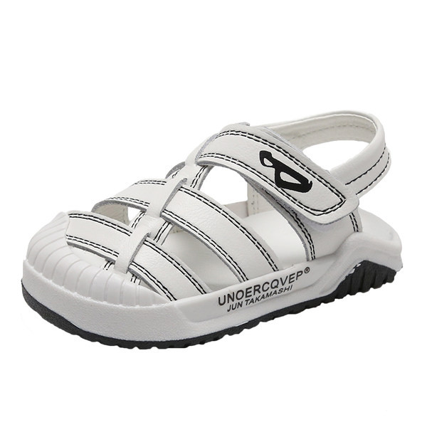 Takjakinnitusega ja lameda tallaga beebisandaalid poistele