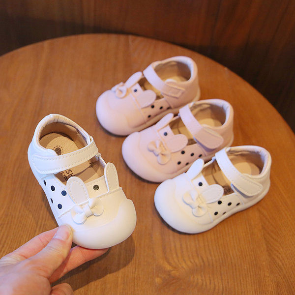 Nahast kleebiste ja paelaga beebikingad