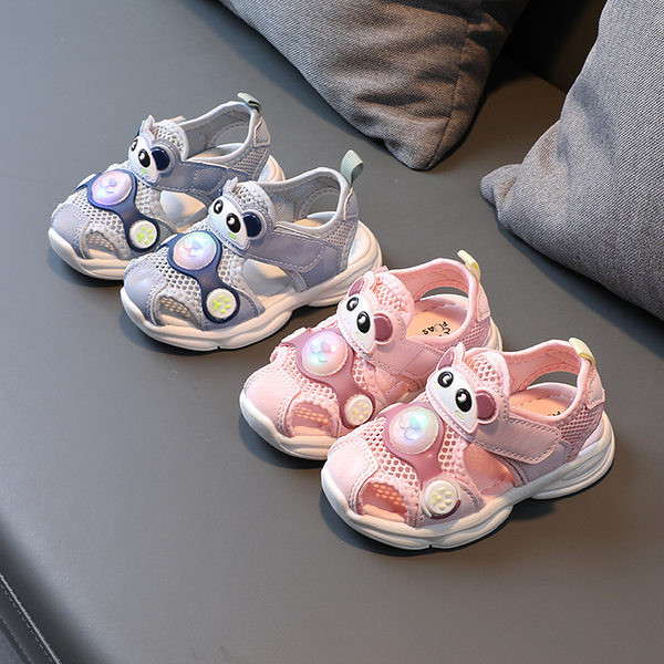 Võrgusilma ja aplikatsiooniga beebisandaalid