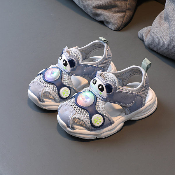 Võrgusilma ja aplikatsiooniga beebisandaalid